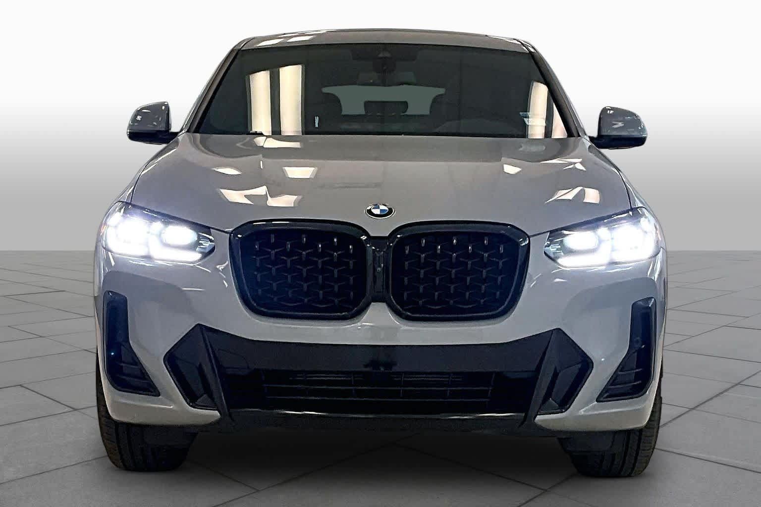 Used 2024 BMW X4 xDrive30i w/ Premium Package AWD/4WD image 3