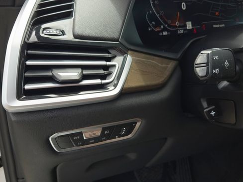 Used 2022 BMW X5 xDrive40i w/ Executive Package AWD/4WD image 17