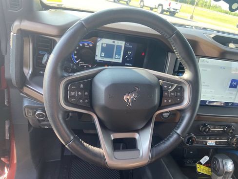 Used 2022 Ford Bronco Outer Banks w/ Sasquatch Package AWD/4WD image 11