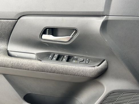 Certified 2025 Nissan Kicks SV image 9