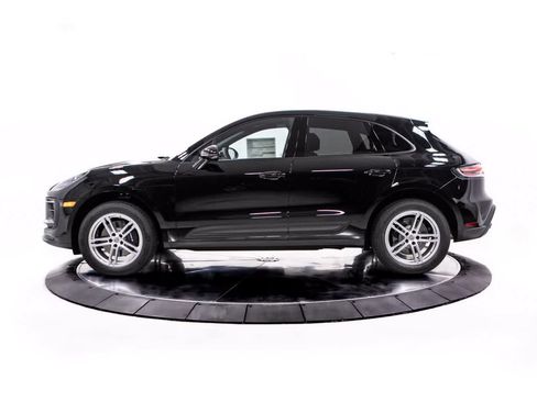 Certified 2026 Porsche Macan AWD/4WD image 2