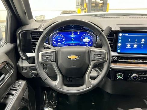 Used 2022 Chevrolet Silverado 1500 LT AWD/4WD image 23