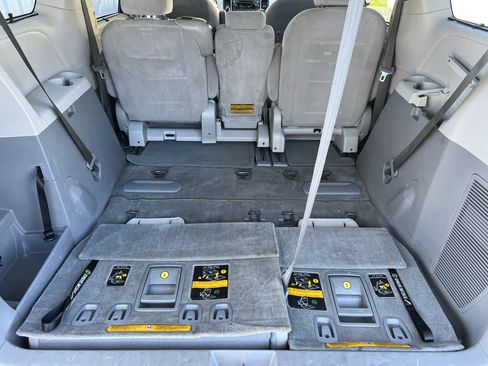 Used 2014 Toyota Sienna LE FWD image 16
