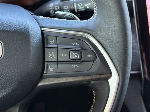 Used 2024 Jeep Grand Cherokee Limited image 35