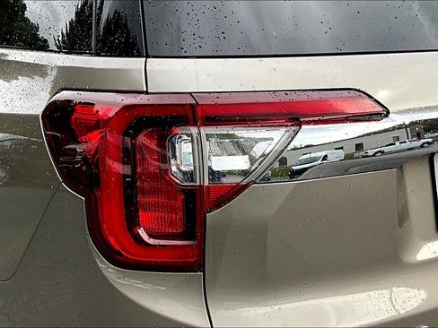 Used 2022 GMC Acadia SLT w/ Technology Package image 32