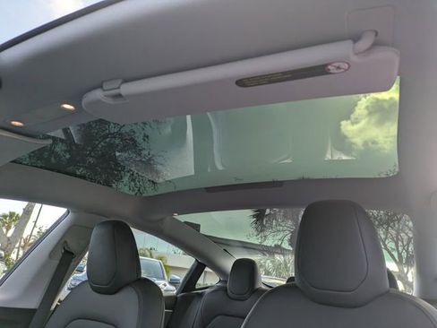 Used 2024 Tesla Model 3 Standard Range image 18