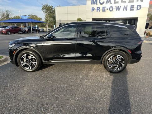 Certified 2024 Lincoln Nautilus Premier image 3