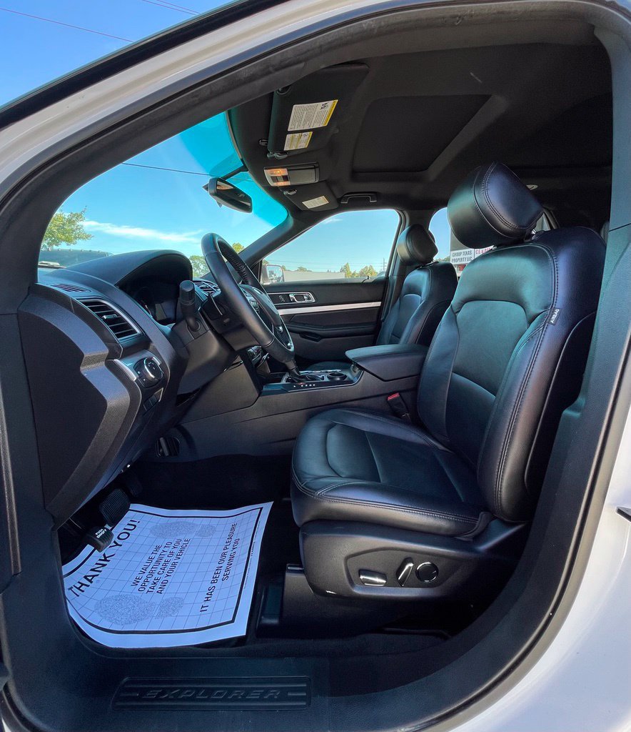Used 2017 Ford Explorer XLT w/ Equipment Group 202A FWD image 16