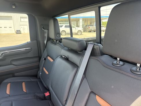 Used 2022 GMC Sierra 1500 AT4 w/ AT4 Premium Package AWD/4WD image 13