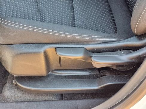 Used 2023 GMC Terrain SLE AWD/4WD image 4