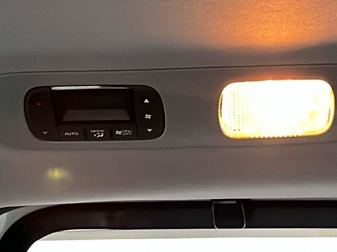 Used 2022 Honda Odyssey Elite image 21