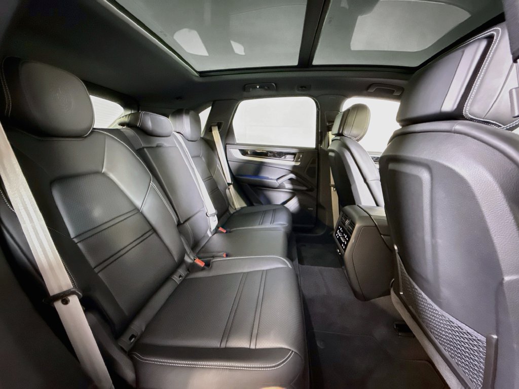 Certified 2025 Porsche Cayenne S AWD/4WD image 19