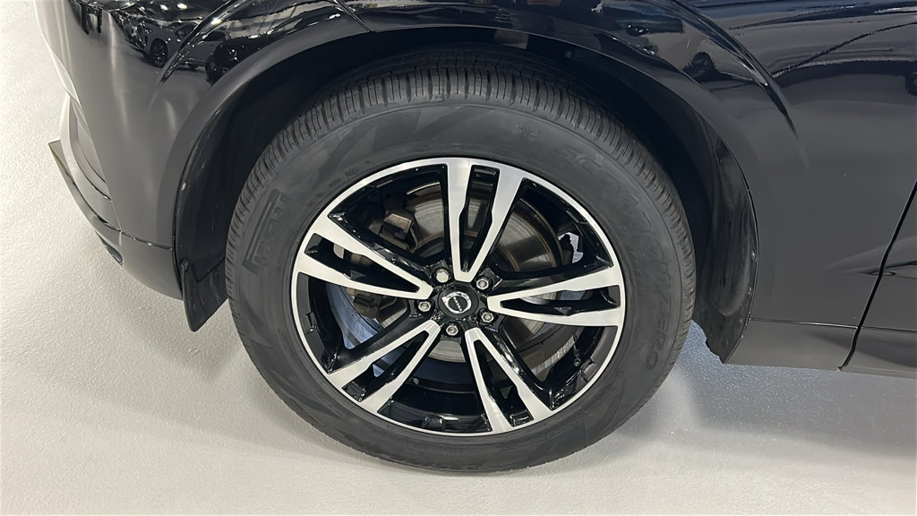 Used 2020 Volvo XC60 T5 Momentum w/ Protection Package Premier AWD/4WD image 8