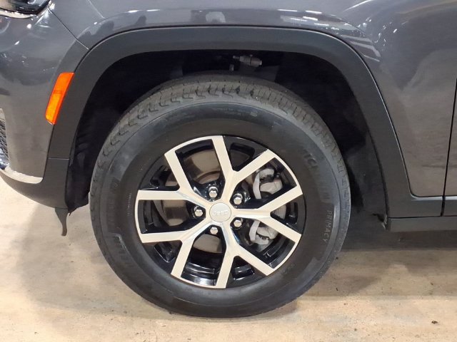 Used 2025 Jeep Grand Cherokee L Limited w/ Trailer Tow Package AWD/4WD image 10