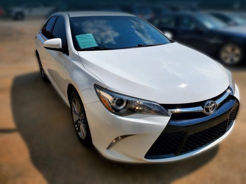 Used 2017 Toyota Camry SE FWD image 16