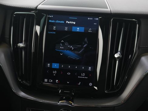 Used 2023 Volvo XC60 T8 Polestar image 15