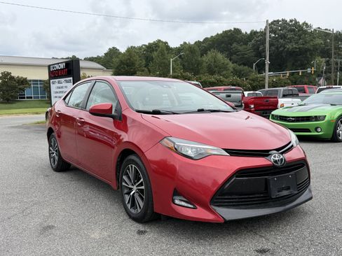 Used 2017 Toyota Corolla LE w/ LE Premium Package w/Moonroof FWD image 3