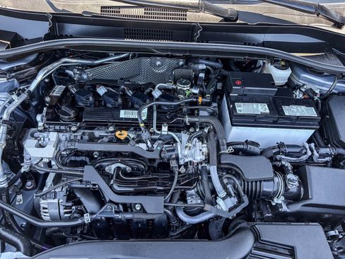 Used 2024 Toyota Corolla Cross XLE w/ Convenience Package image 27