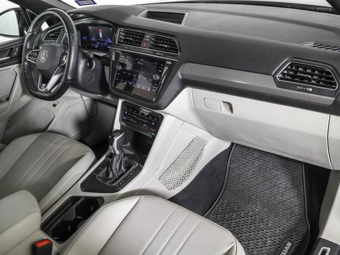 Used 2022 Volkswagen Tiguan SE R-Line image 44