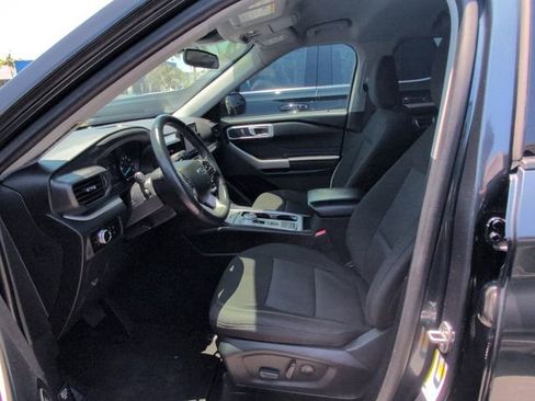 Used 2023 Ford Explorer XLT RWD image 9