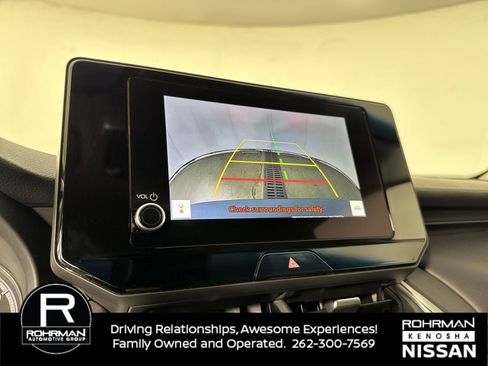 Used 2024 Toyota Venza LE image 6