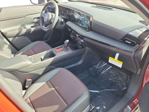 New 2026 Nissan Kicks SR w/ Illumination Package FWD image 11