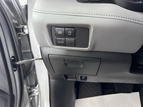 Used 2023 Toyota Highlander LE image 23