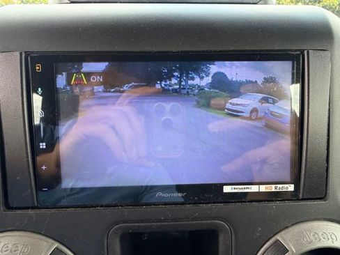 Used 2017 Jeep Wrangler Unlimited Sport w/ Connectivity Group AWD/4WD image 22