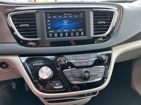 Used 2018 Chrysler Pacifica Touring Plus image 15