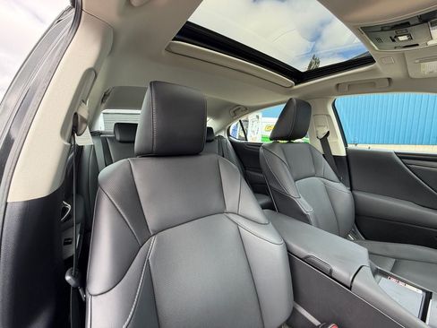 Used 2023 Lexus ES 250 w/ Premium Package AWD/4WD image 27