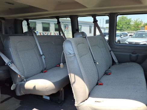 Used 2025 GMC Savana 3500 LT w/ LT Preferred Equipment Group RWD image 9