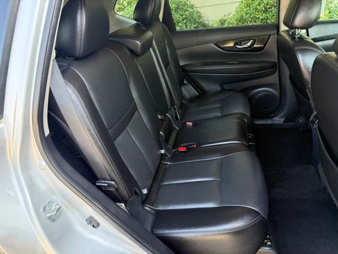 Used 2018 Nissan Rogue SL FWD image 21