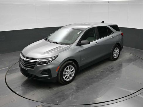 Used 2023 Chevrolet Equinox LS w/ LS Convenience Package FWD image 27
