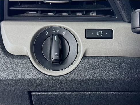 Used 2022 Volkswagen Passat 2.0T SE image 10