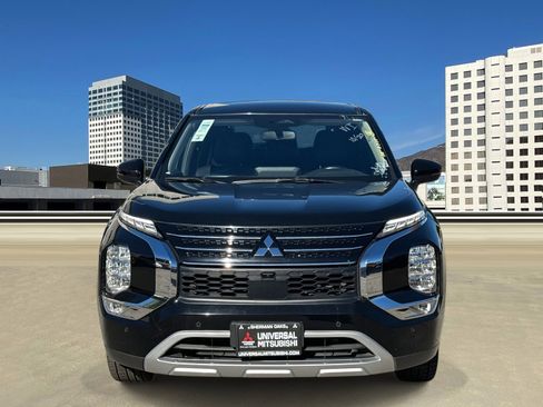 Used 2024 Mitsubishi Outlander FWD image 2