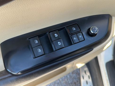 Used 2016 Toyota Highlander XLE image 26