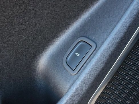 Used 2025 Buick Enclave Sport Touring image 23