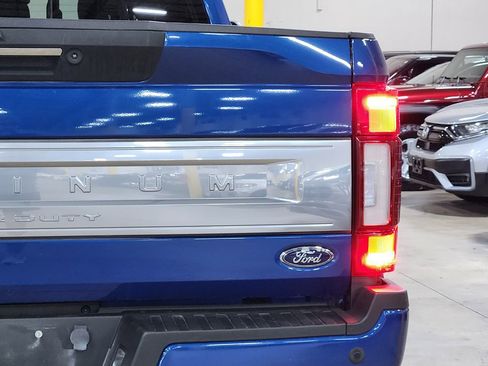 Used 2022 Ford F250 Platinum w/ FX4 Off-Road Package image 23
