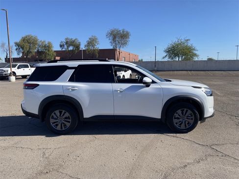 New 2025 Nissan Pathfinder SV w/ Black Appearance Package image 7