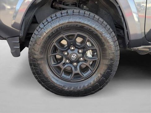 Used 2019 Toyota Tacoma SR5 AWD/4WD image 23