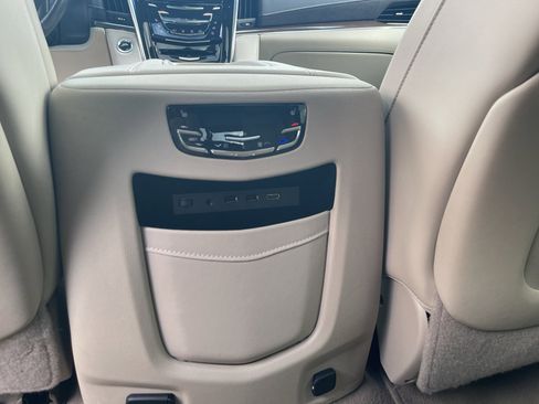 Used 2020 Cadillac Escalade Premium Luxury AWD/4WD image 35