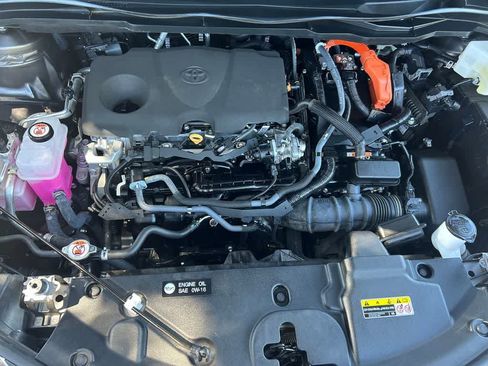 Used 2023 Toyota Sienna XLE AWD/4WD image 9