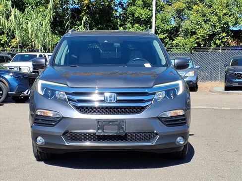 Used 2017 Honda Pilot Touring image 2