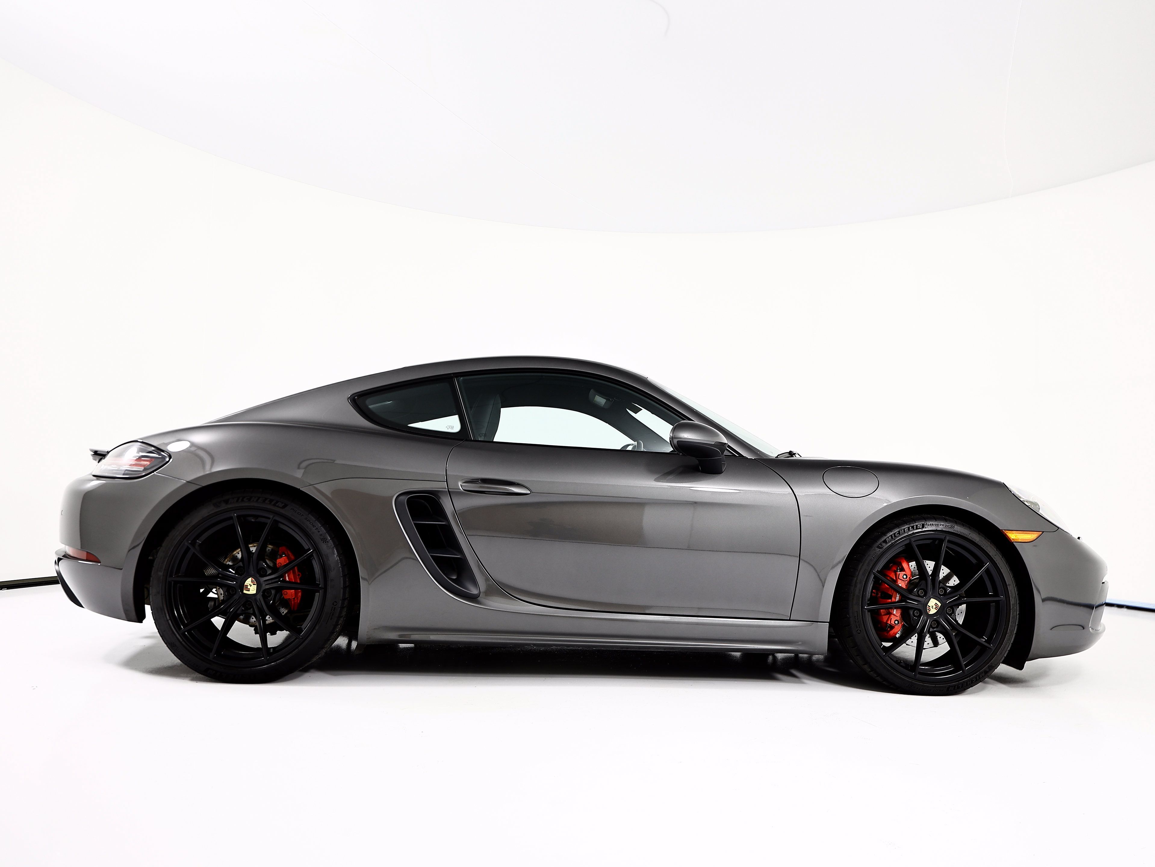Used 2018 Porsche 718 Cayman S RWD image 6