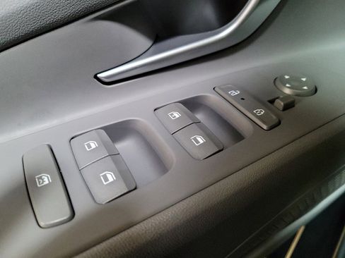 Used 2025 Hyundai Elantra SE image 27