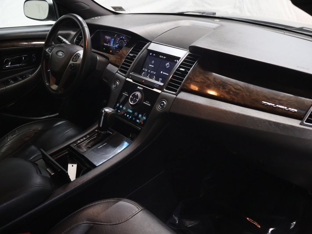 Used 2019 Ford Taurus Limited FWD image 10