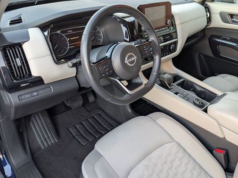 Used 2022 Nissan Pathfinder SV image 4