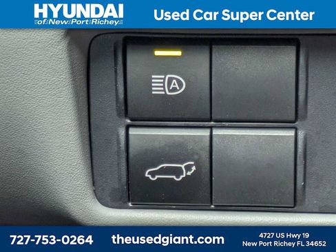 Used 2021 Toyota Highlander XLE AWD/4WD image 36