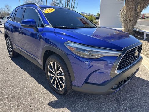 Used 2024 Toyota Corolla Cross XLE w/ Convenience Package image 19