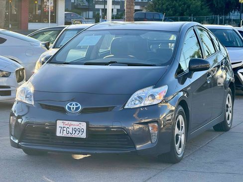 Used 2015 Toyota Prius Two FWD image 3